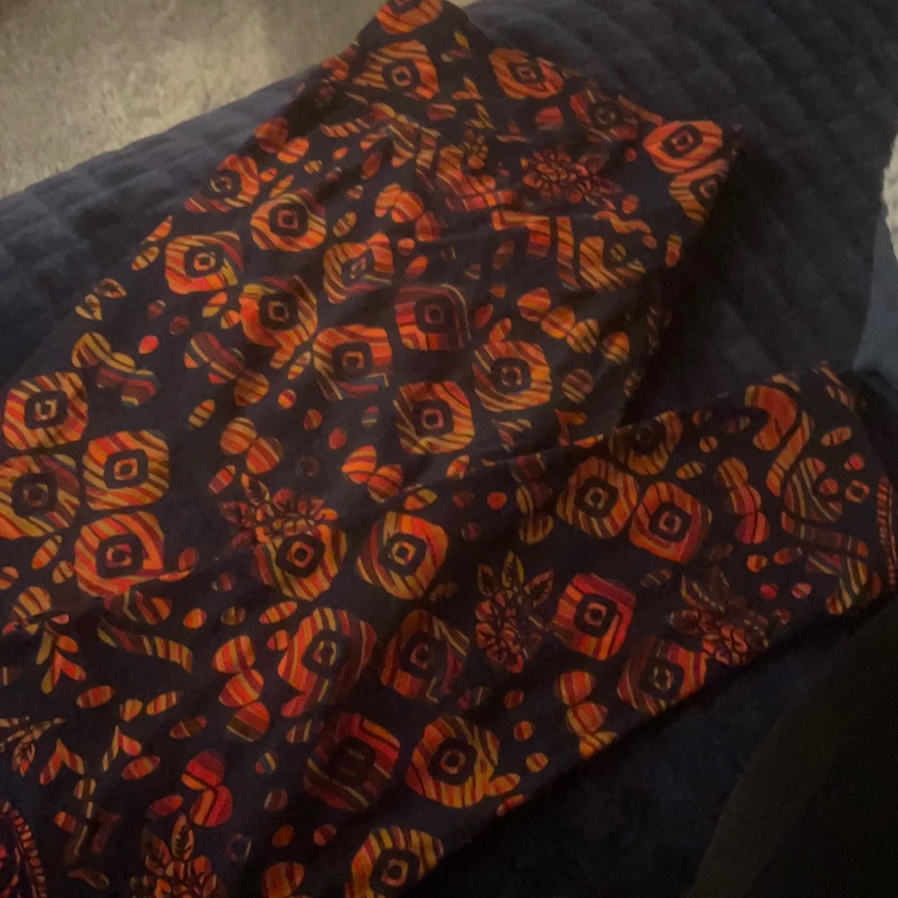 Buttery soft LulaRoe leggings navy with abstract designs